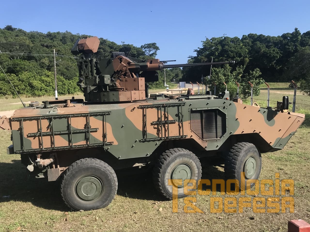 Exército coloca veículos blindados em Roraima na fronteira com a