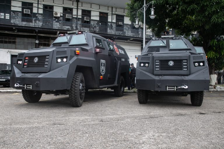 PMES - Equipe de Policiais Militares do 8º Batalhão abordam carro suspeito  de adulteração