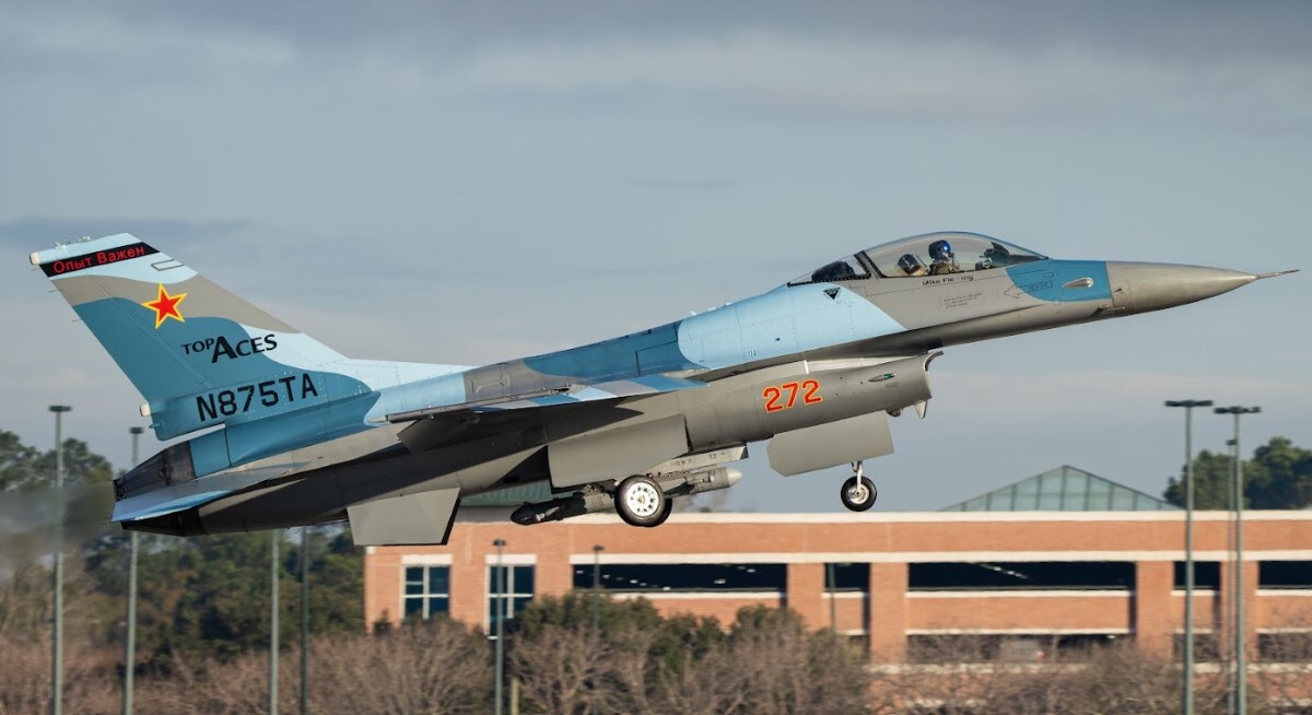 Top Aces é a primeira empresa privada no mundo a voar com caças F-16. Foto: Carson Scinto/Top Aces/Divulgação. 