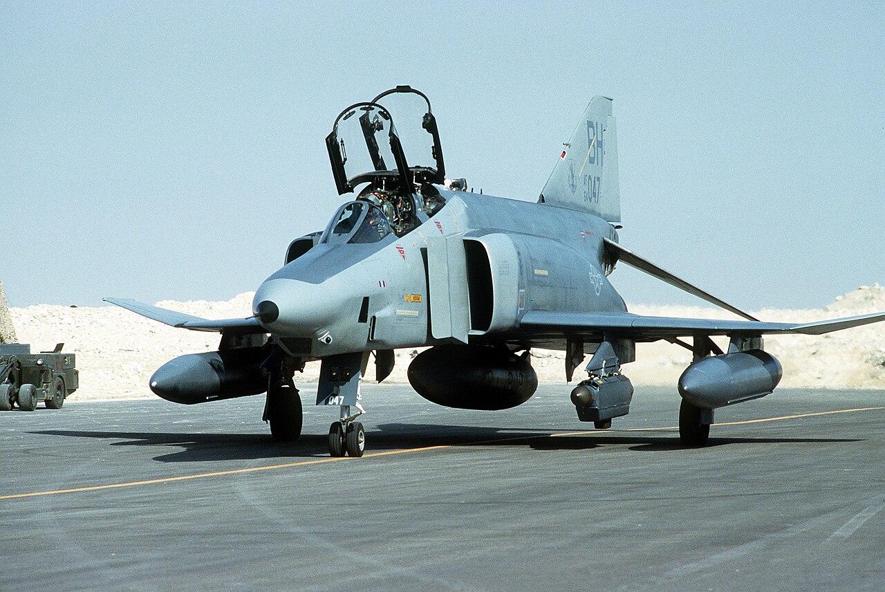 Um RF-4 Phantom II da 117ª Ala de Reconhecimento Tático da USAF durante os primeiros dias da Operação Tempestade no Deserto. Foto: sargento Jeff Wright/USMC