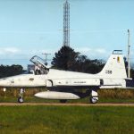 O FAB 4858 taxia pela Base Aérea de Canoas em 2003, ostentando o esquema de cores Cinza Pampa. Foto: Leandro P. Casella.