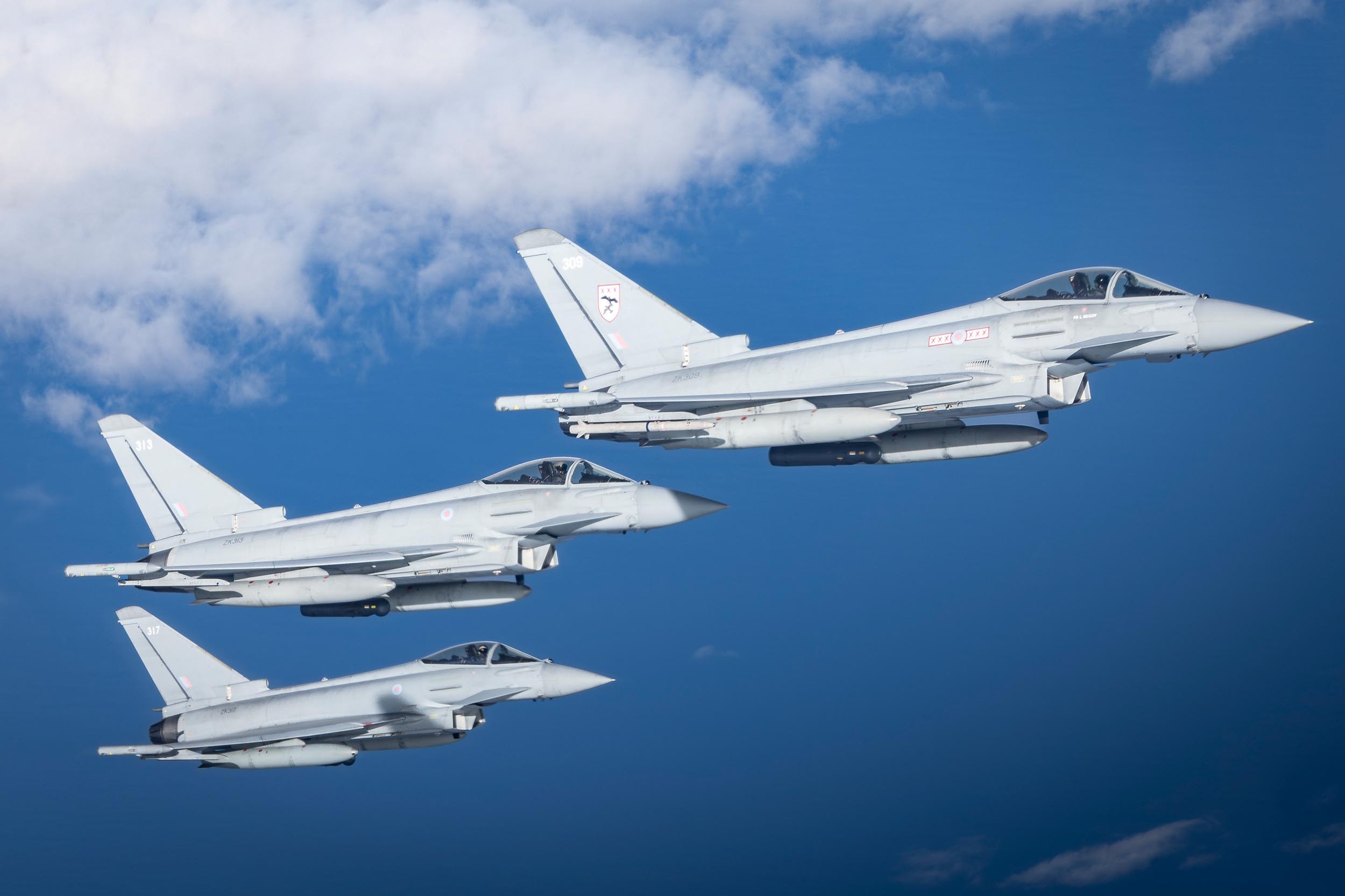 Conjunto AMK aumenta manobrabilidade de capacidades de combate do Eurofighter Typhoon. Na imagem, caças Typhoon FGR.4 da RAF. Foto: Eurofighter Jagdflugzeug GmbH 
