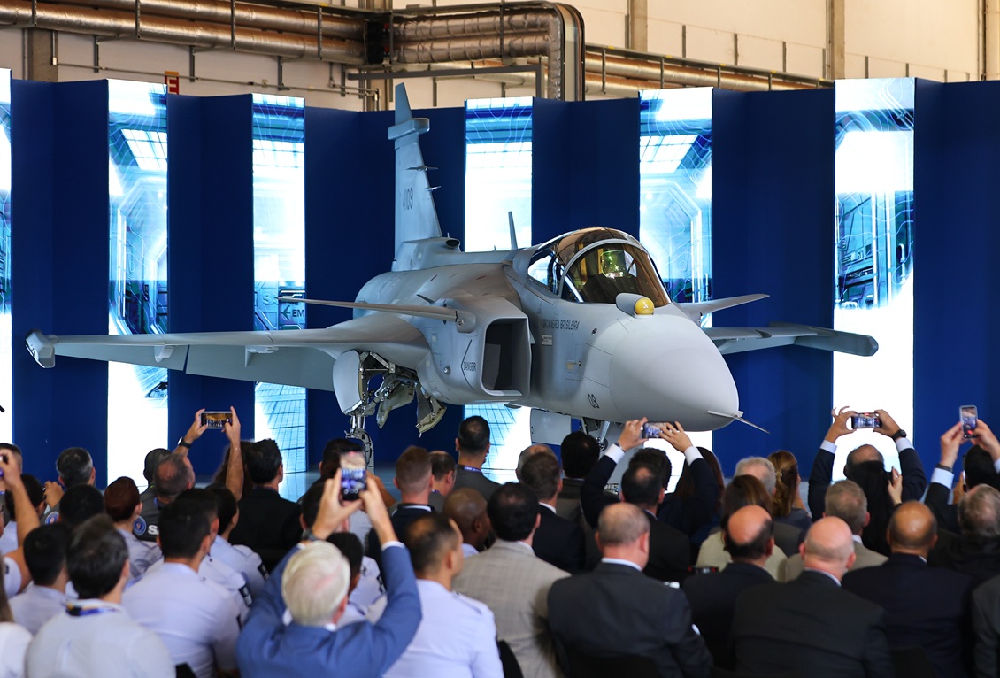 FAB-F39-Gripen_Entrega-do-primeiro-produzido-pela-Embraer-6.jpg