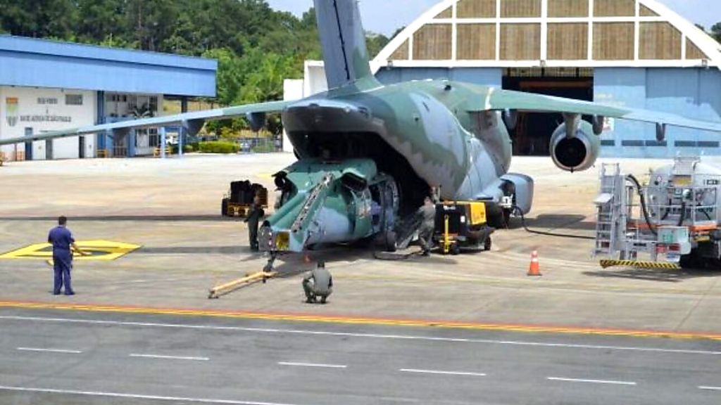 KC-390 do Esquadrão Gordo tranportou para os EUA o primeiro Black Hawk da FAB encaminhado para a modernização. (FAB/Divulgação)