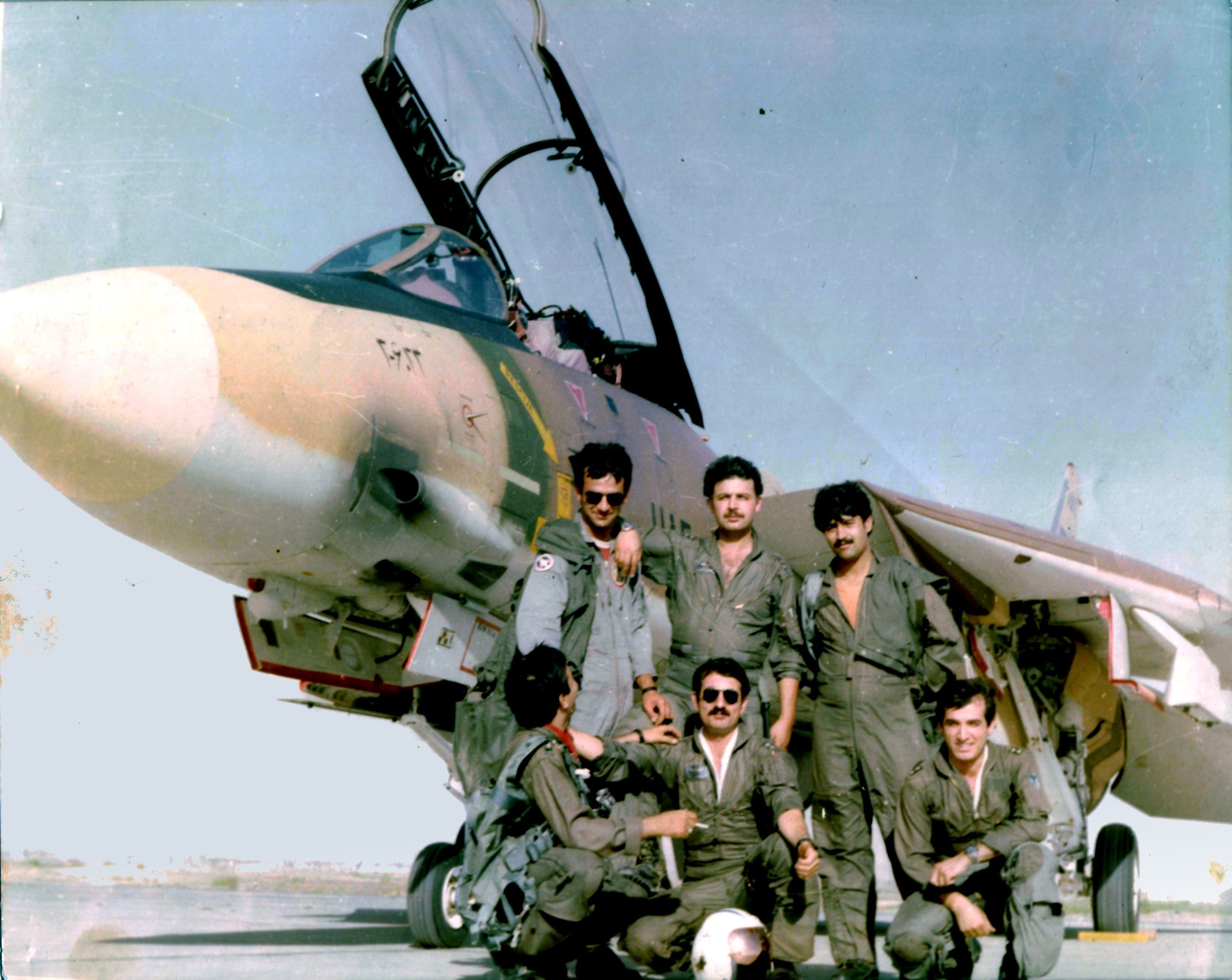 Pilotos de F-14 da então Força Aérea Imperial do Irã. (Via Wikimedia)