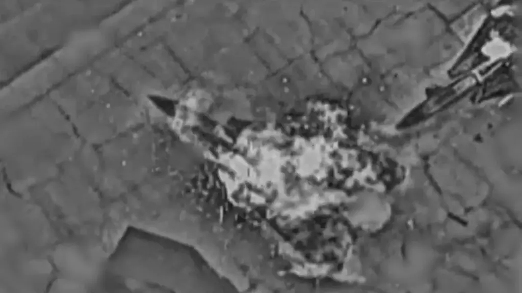 Imagem divulgada por Israel em 2025 mostra ataque a um F-14 durante a Guerra dos 12 dias. (IDF/Divulgação)