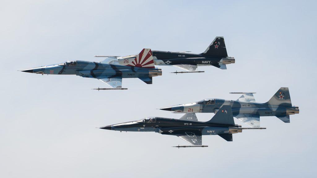 Caças F-5N Tiger II da Marinha dos EUA (Mass Communication Specialist 2nd Class Nicholas V. Huynh/USN/Divulgação)
