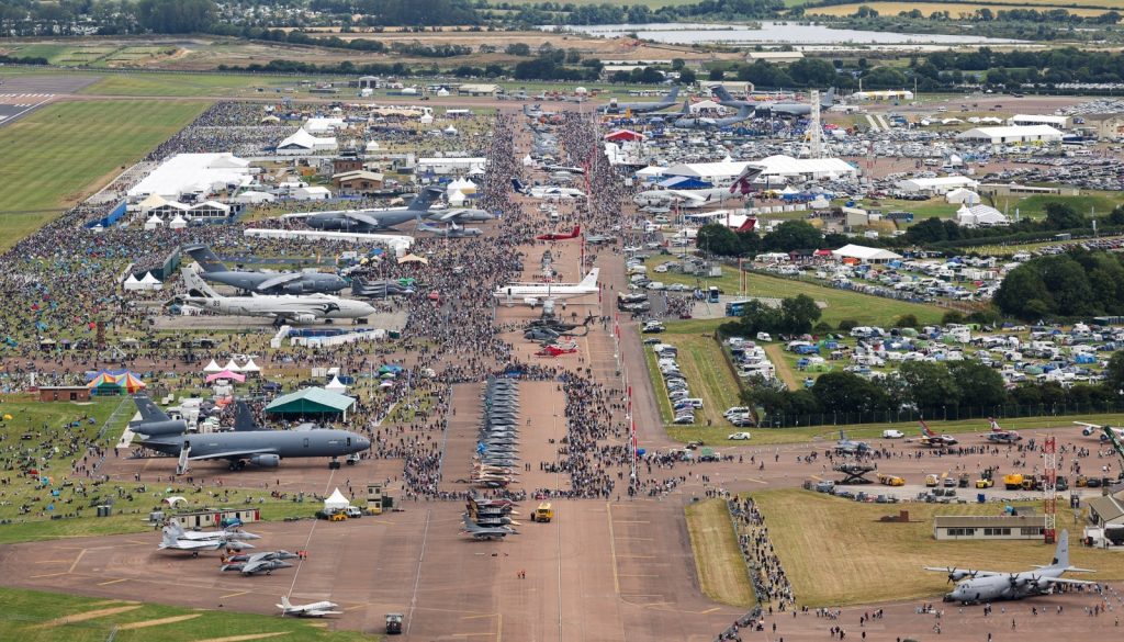 Guerra entre EUA e Irã levou ao cancelamento do Royal International Air Tattoo 2026, maior evento aeronáutico militar no mundo (RIAT/RAF/Divulgação)