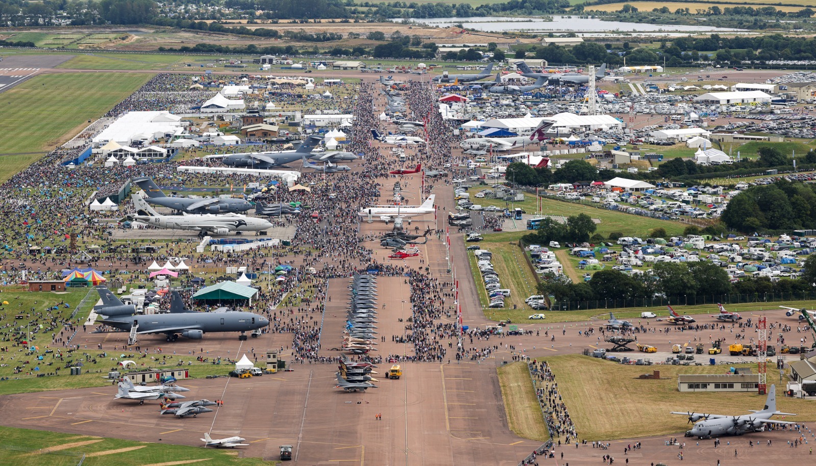 Guerra entre EUA e Irã levou ao cancelamento do Royal International Air Tattoo 2026, maior evento aeronáutico militar no mundo (RIAT/RAF/Divulgação)