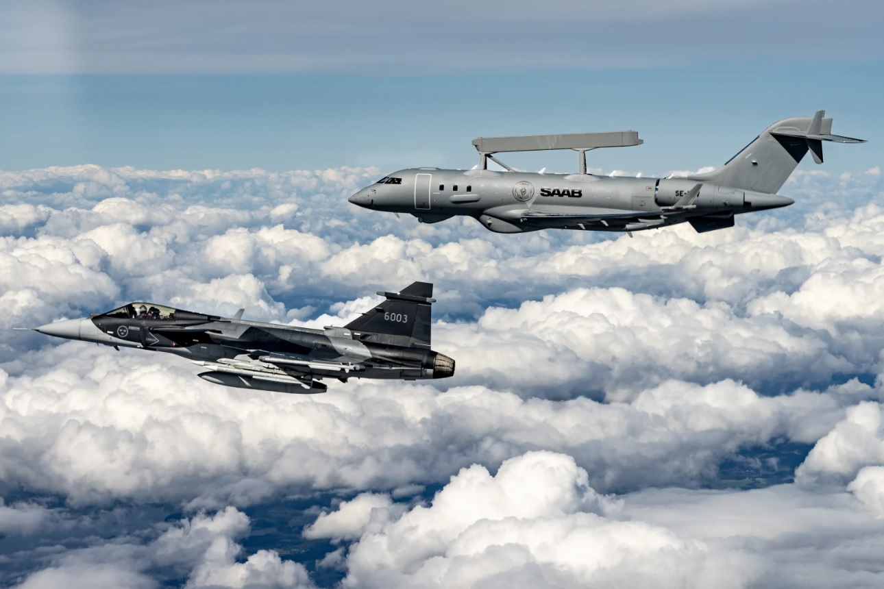 Gripen E e GlobalEye (SAAB/Divulgação)