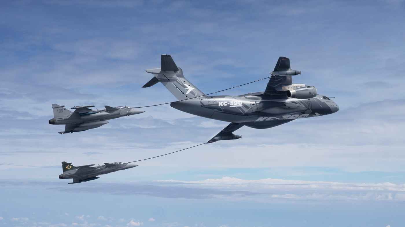 F-39E Gripen em Revo com KC-390 Millennium (Embraer/Divulgação)