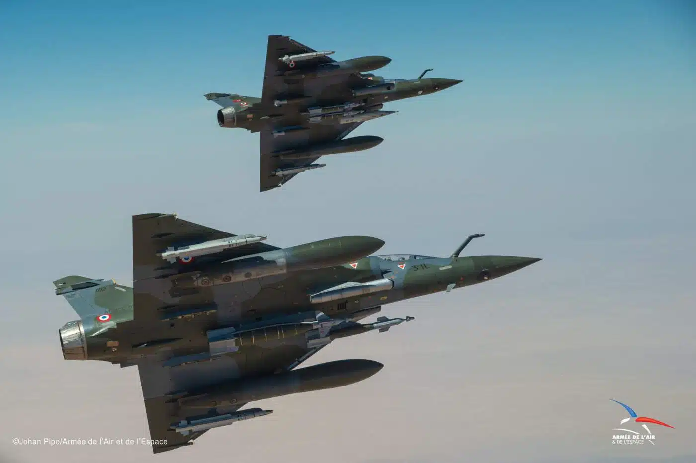 Par de caças Mirage 2000D durante camapnha de testes operacional no Djibouti (DGA/Divulgação)