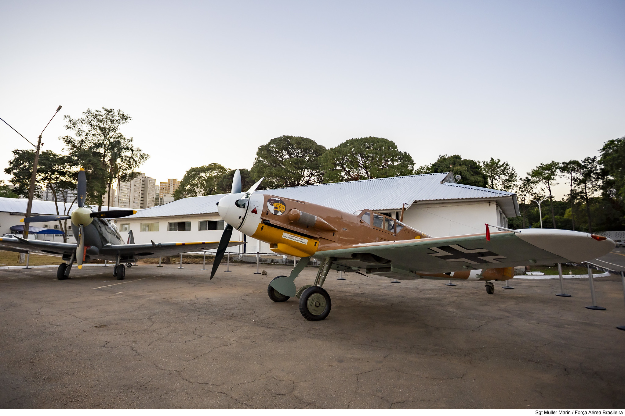 Clássicos da Segunda Guerra Mundial, Spitfire e BF 109 do antigo Museu da TAM estão no acervo do MAPA. Sgt. Müller Marin/FAB/Divulgação