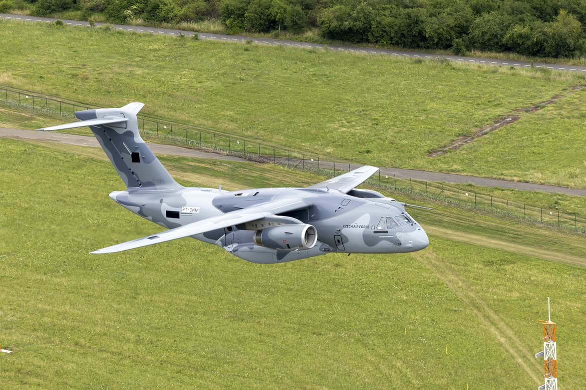 Primeiro de dois KC-390 da Força Aérea da República Tcheca chegou no país (Foto: 24ª Base Aérea de Transporte via redes sociais)