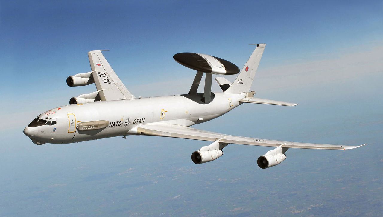 Baseado no Boeing 707, os E-3 Sentry da OTAN já mostram sinais da idade há aluns anos (Divulgação)
