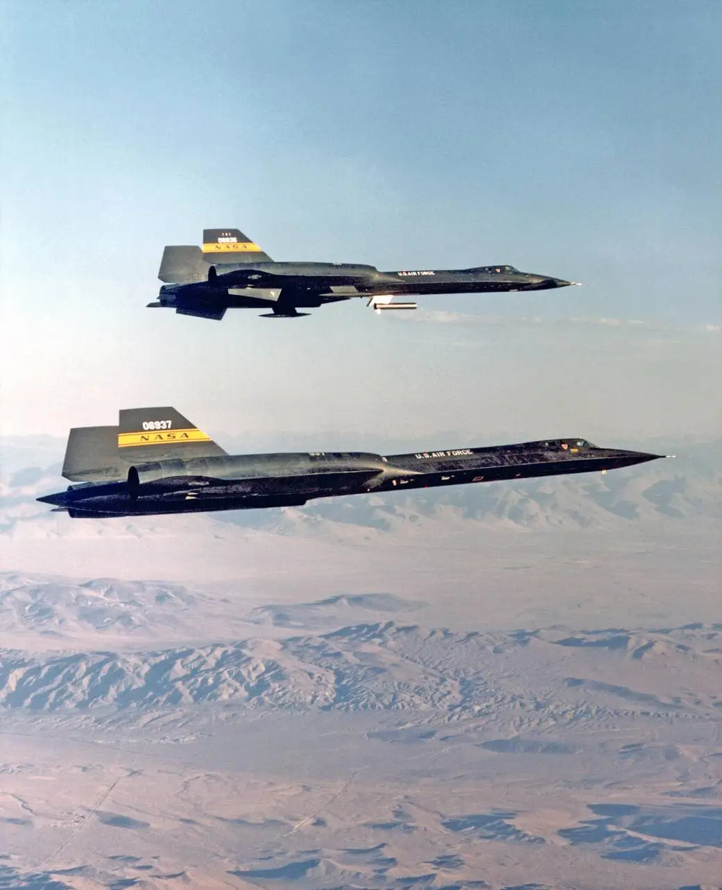 YF-12A e SR-71 Blackbird (NASA)