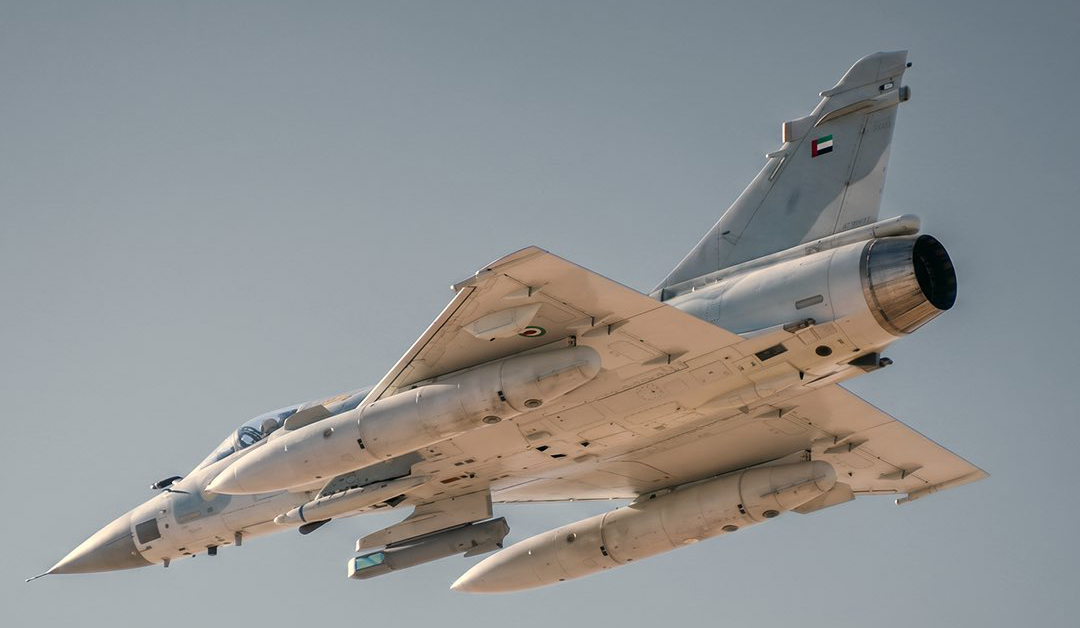 Mirage 2000-9 carregando a bomba Thunder P-32 (EDGE/Divulgação)